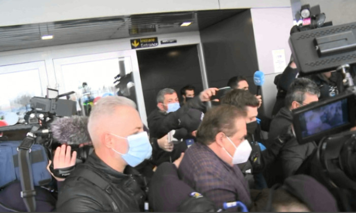 Ioan Niculae a fost reținut de pe aeroport / Foto: Captură Digi Sport