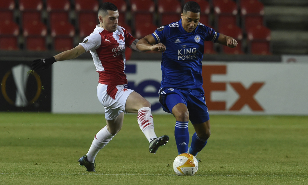 Nicolae Stanciu și Youri Tielemans, în meciul Slavia Praga - Leicester / Foto: Profimedia