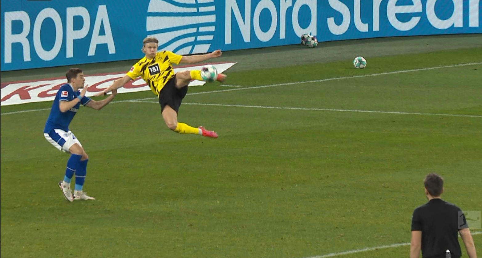 Erling Haaland, execuție ”a la Zlatan” în derby-ul cu Schalke! Gol superb marcat de atacantul lui Dortmund