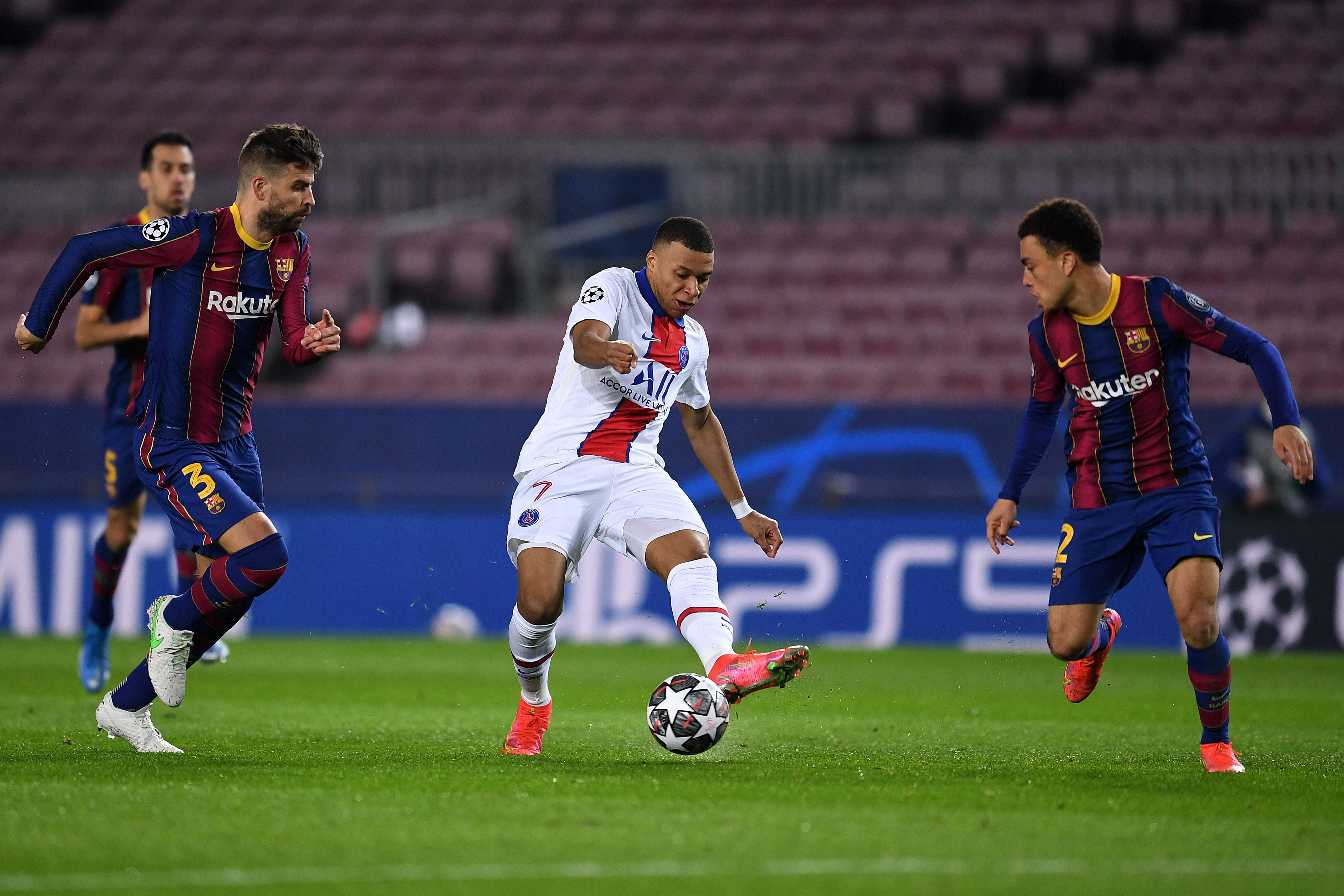 Ce i-a spus Koeman lui Dest, după ce Mbappe l-a umilit în meciul Barcelona - PSG 1-4