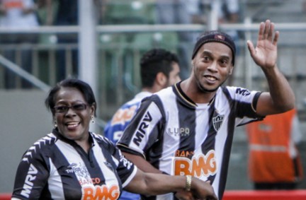 Clipe dificile pentru Ronaldinho! Mama brazilianului a murit de COVID-19