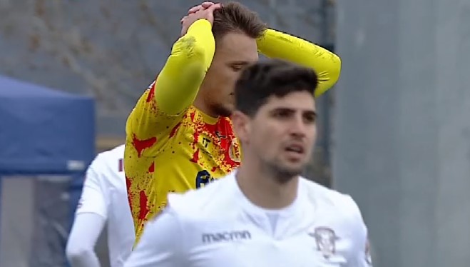 Ratare uriașă în Rapid - Ripensia! Atacantul a rămas singur cu poarta goală, dar nu a nimerit ținta