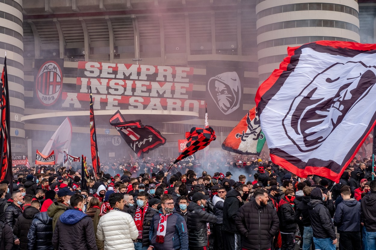 Derby ca înainte de pandemie. Spectacol urban pus în scenă de fanii lui Milan și Inter, înaintea meciului