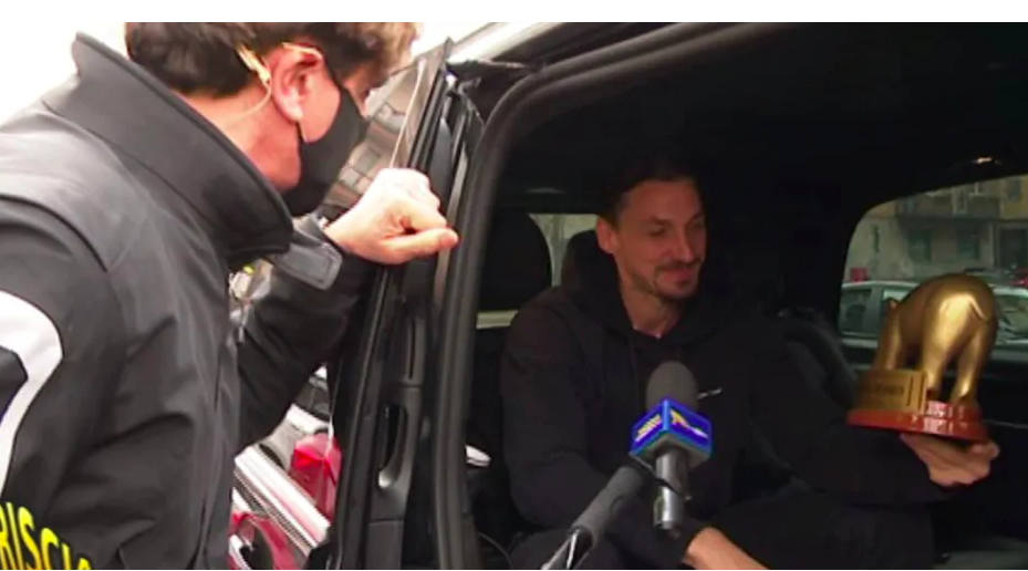 Reacţia ciudată a lui Zlatan când a primit "Tapiro d'Oro", "premiul" oferit celor umiliţi