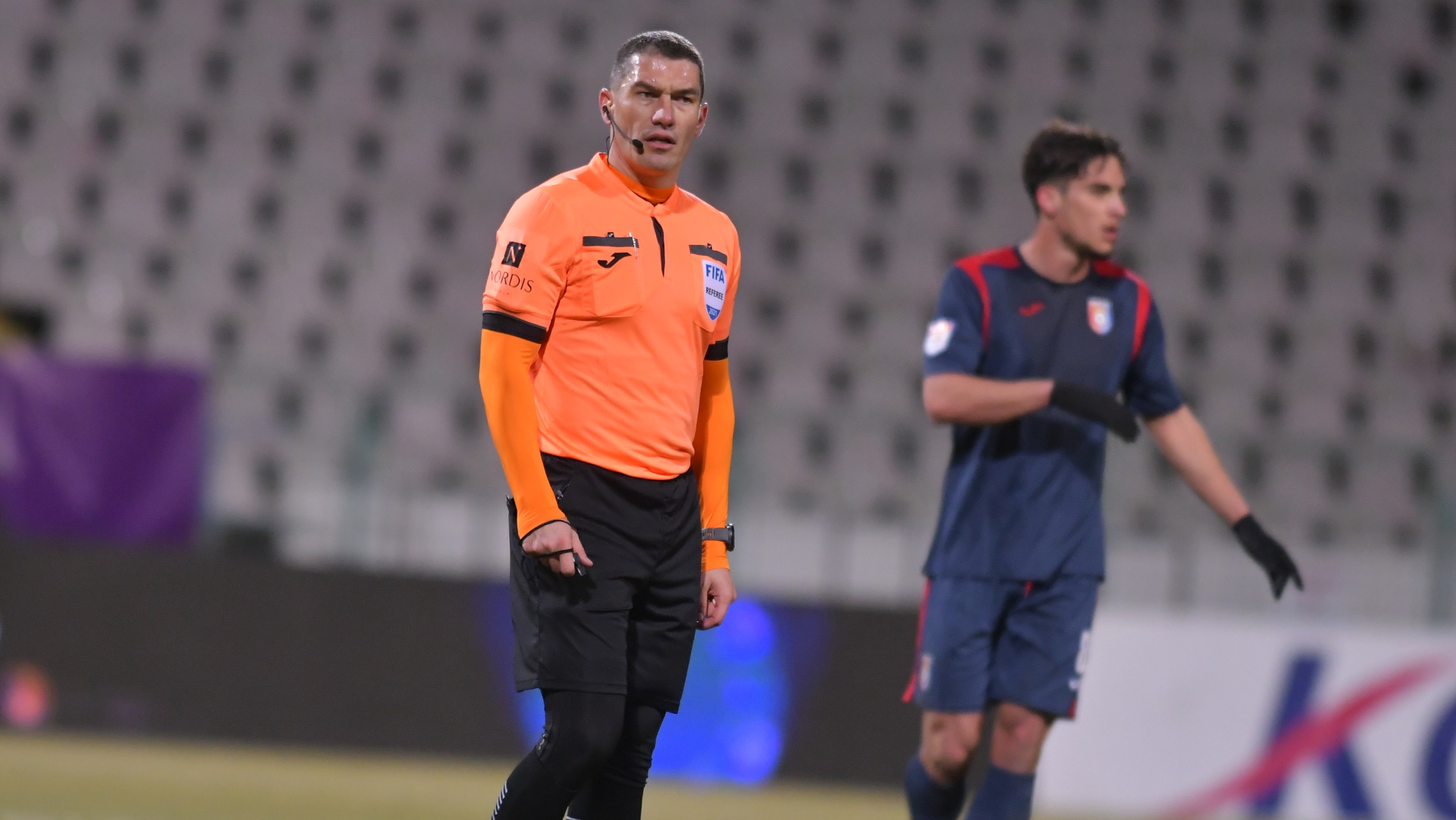 Crezi că-i face scrisoare lui Vassaras în limba greacă? Arbitraj dezastruos la Chindia - Craiova 1-0. Opinia specialistului