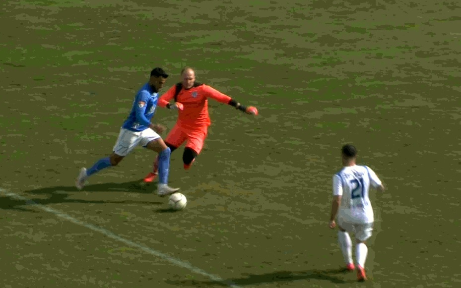 Cosmin Bîrnoi și ratarea care poate deveni a sezonului, în Liga 2! Unde a trimis după ce a driblat portarul