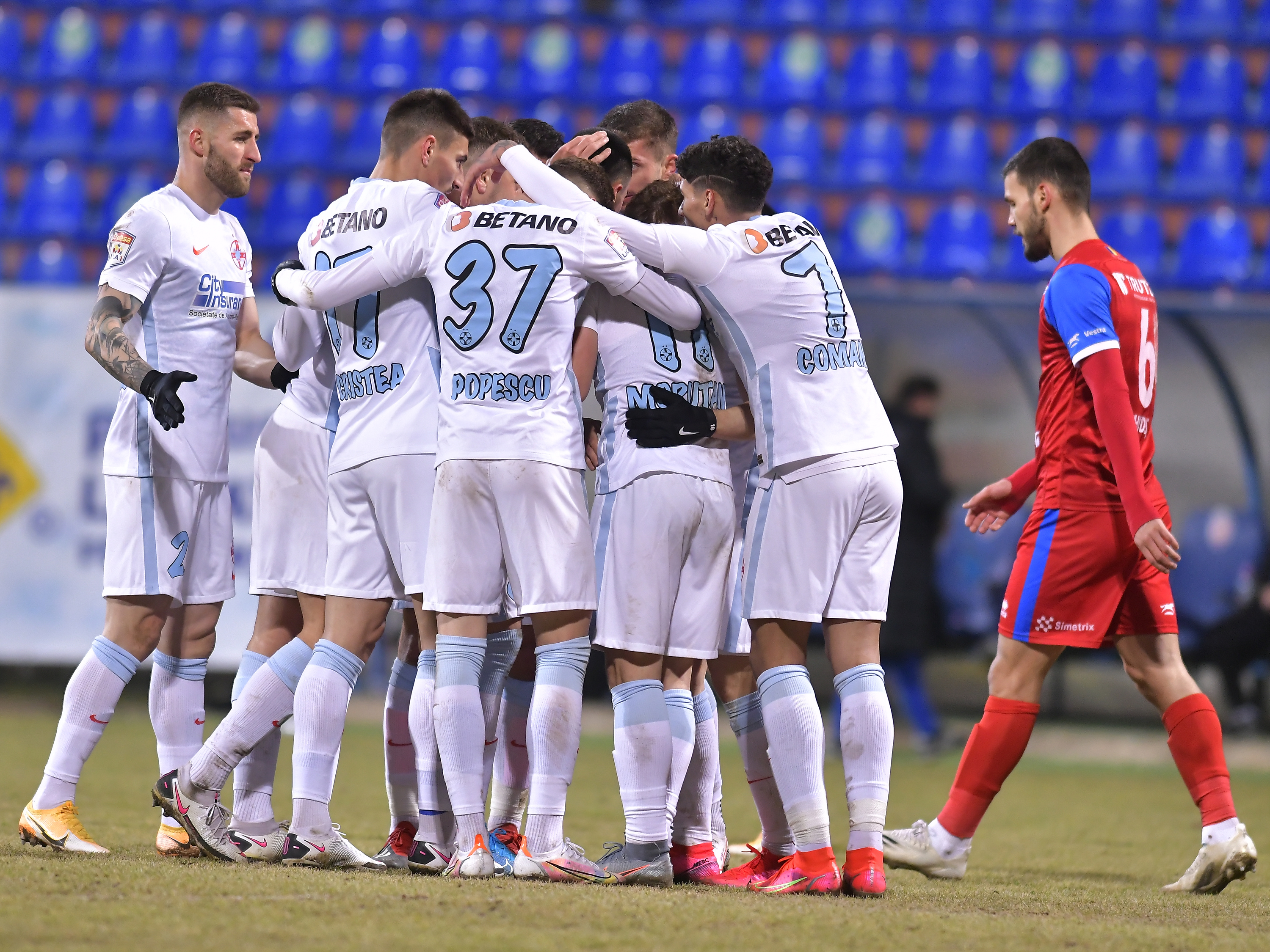 Botoșani - FCSB 0-2. Oaspeții au rezolvat meciul în 11 minute. Au cerut și două penalty-uri