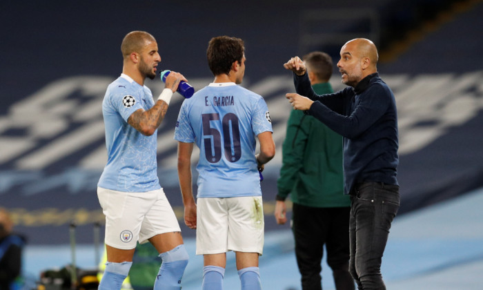 Pep Guardiola, Eric Garcia și Kyle Walker, în timpul meciului Manchester City - Porto / Foto: Profimedia