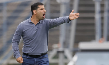 Darmstadt, Germany. 14th June, 2020. Football: 2nd Bundesliga, SV Darmstadt 98 - Hannover 96, 31st day of play in the Merck Stadium at the Bllenfalltor. Darmstadt coach Dimitrios Grammozis gesticulates. Credit: Ronald Wittek/epa Pool/dpa - IMPORTANT NOTE:
