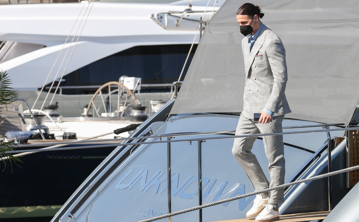 Zlatan ”Unknown”: suedezul a pus din nou pe hartă Sanremo, unde a venit cu yacht-ul de lux care costă 20 de milioane de euro