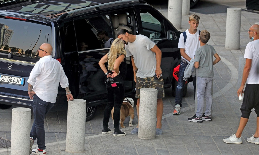 *EXCLUSIVE* Swedish Maverick Zlatan Ibrahimovic and his family arrive at their Milanese Home with a car full of luggage.