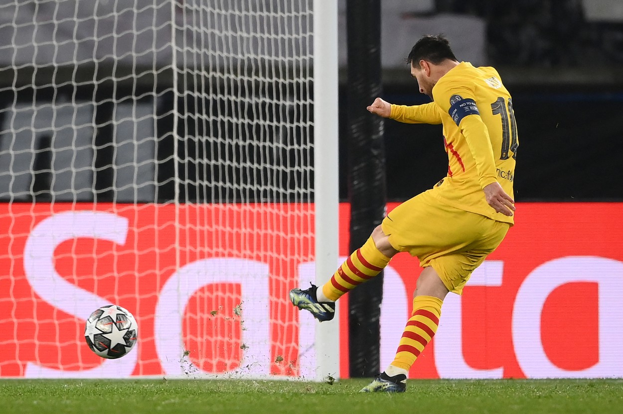 "E scandalos!" Barcelona, dezavantajată de VAR la meciul cu PSG. De ce trebuia repetat penalty-ul ratat de Messi
