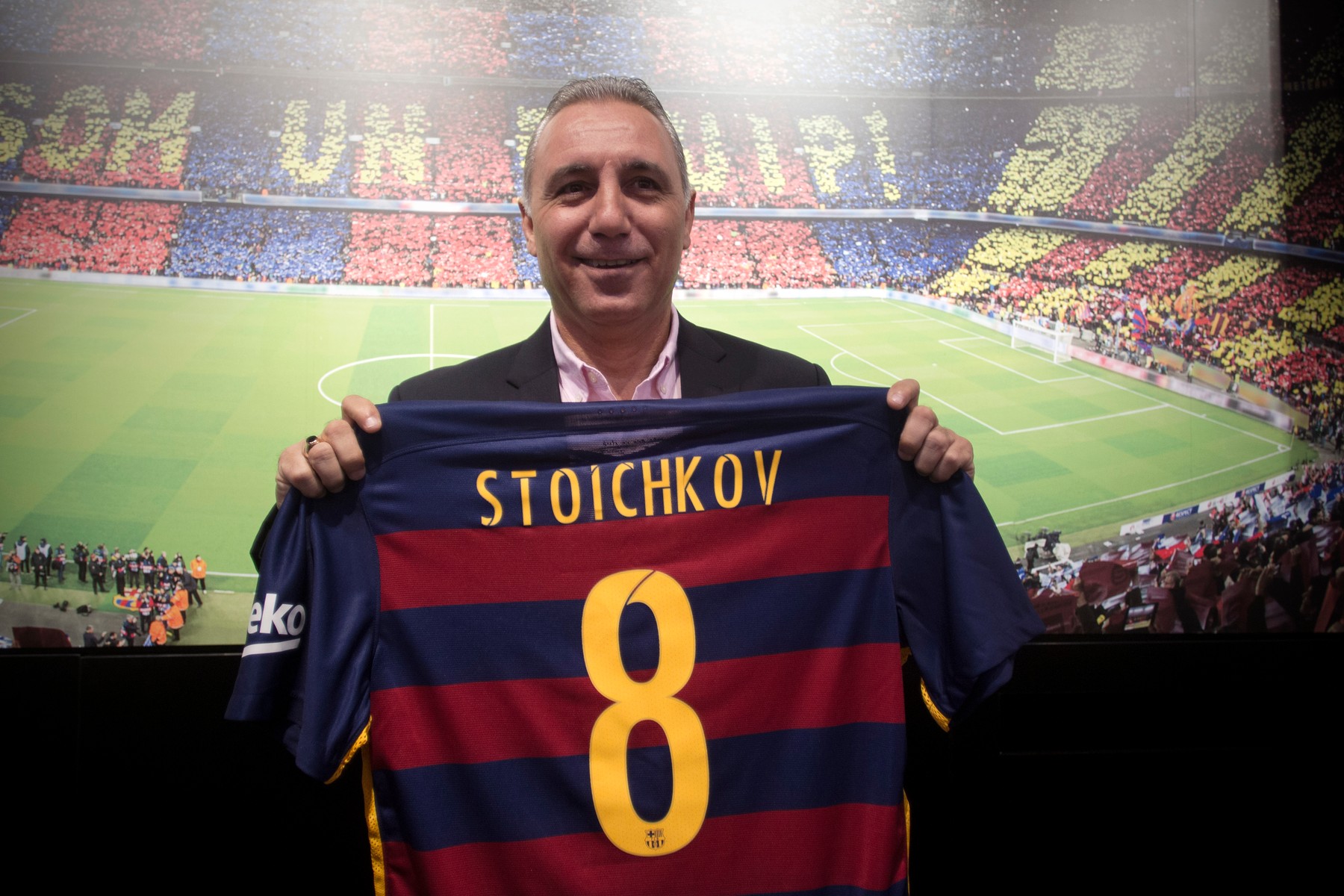 Hristo Stoichkov, mesaj virulent către șefii Barcelonei. Echipa joacă în zece când e el pe teren. Să-l vândă!