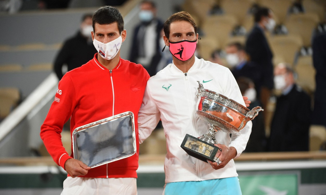 Rafael Nadal et Iga Swiatek savourent leurs victoires respectives ŕ l'issue du tournoi de tennis de Roland Garros ŕ Paris