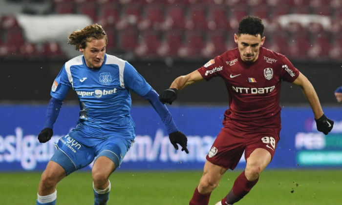 Nicolae Carnat și Manuel De Iriondo, într-un meci CFR Cluj - Poli Iași / Foto: Sport Pictures