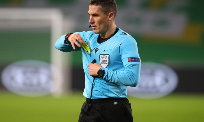 Referee Istvan Kovacs shows Sparta Prague's David Pavelka (centre) a yellow card for unsporting behaviour during the UEFA Europa League Group H match at Celtic Park, Celtic.