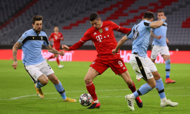 Robert Lewandowski și Ștefan Radu, în meciul Bayern Munchen - Lazio / Foto: Getty Images