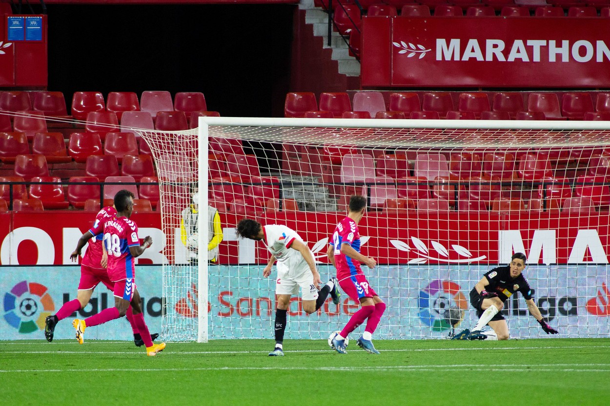Reușită de senzație în La Liga! Franco Vazquez a marcat superb cu călcâiul în partida Sevilla - Elche