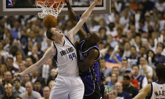 Webber dunks on Bradley