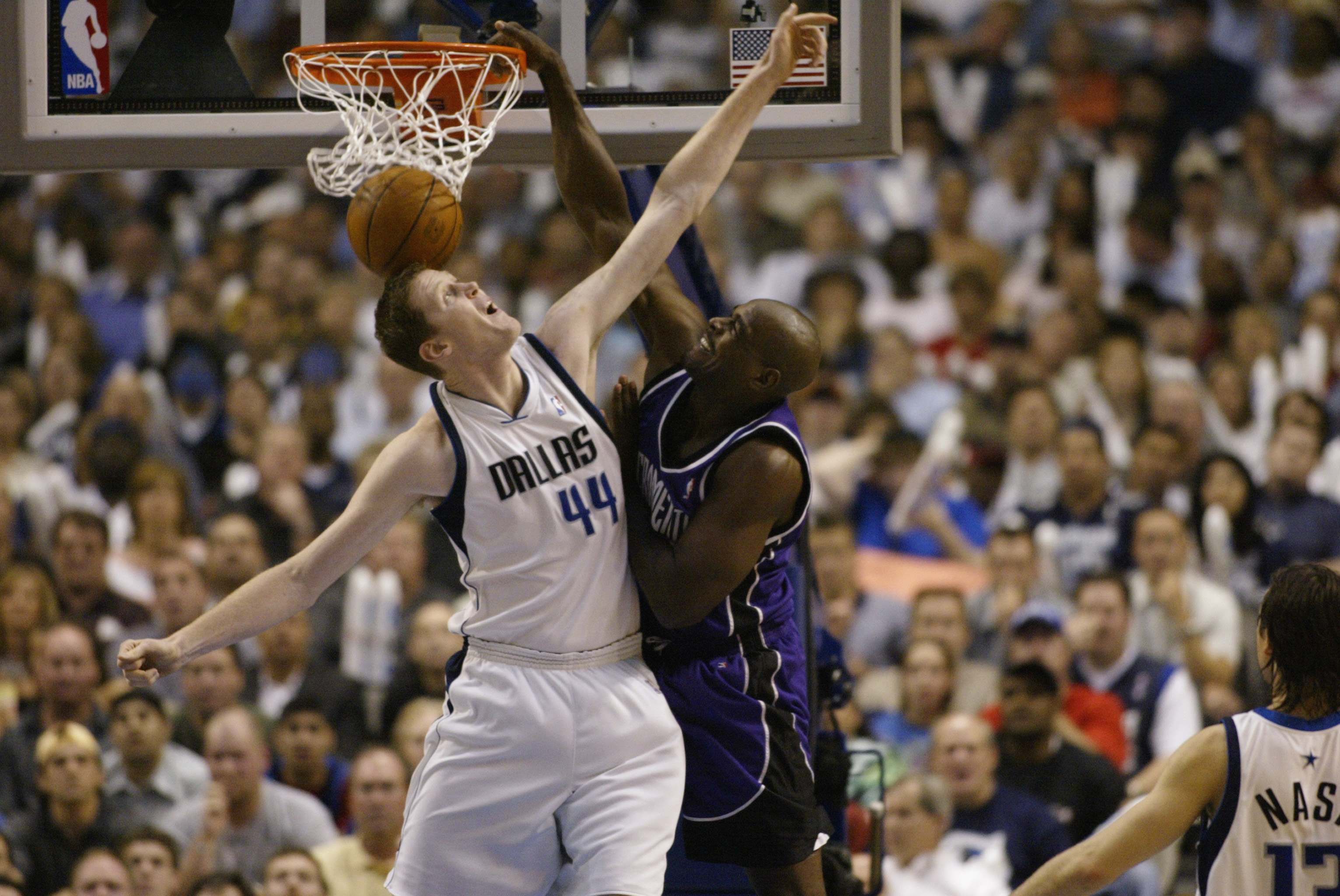 Fostul pivot Shawn Bradley a rămas paralizat după ce a fost lovit de o maşină