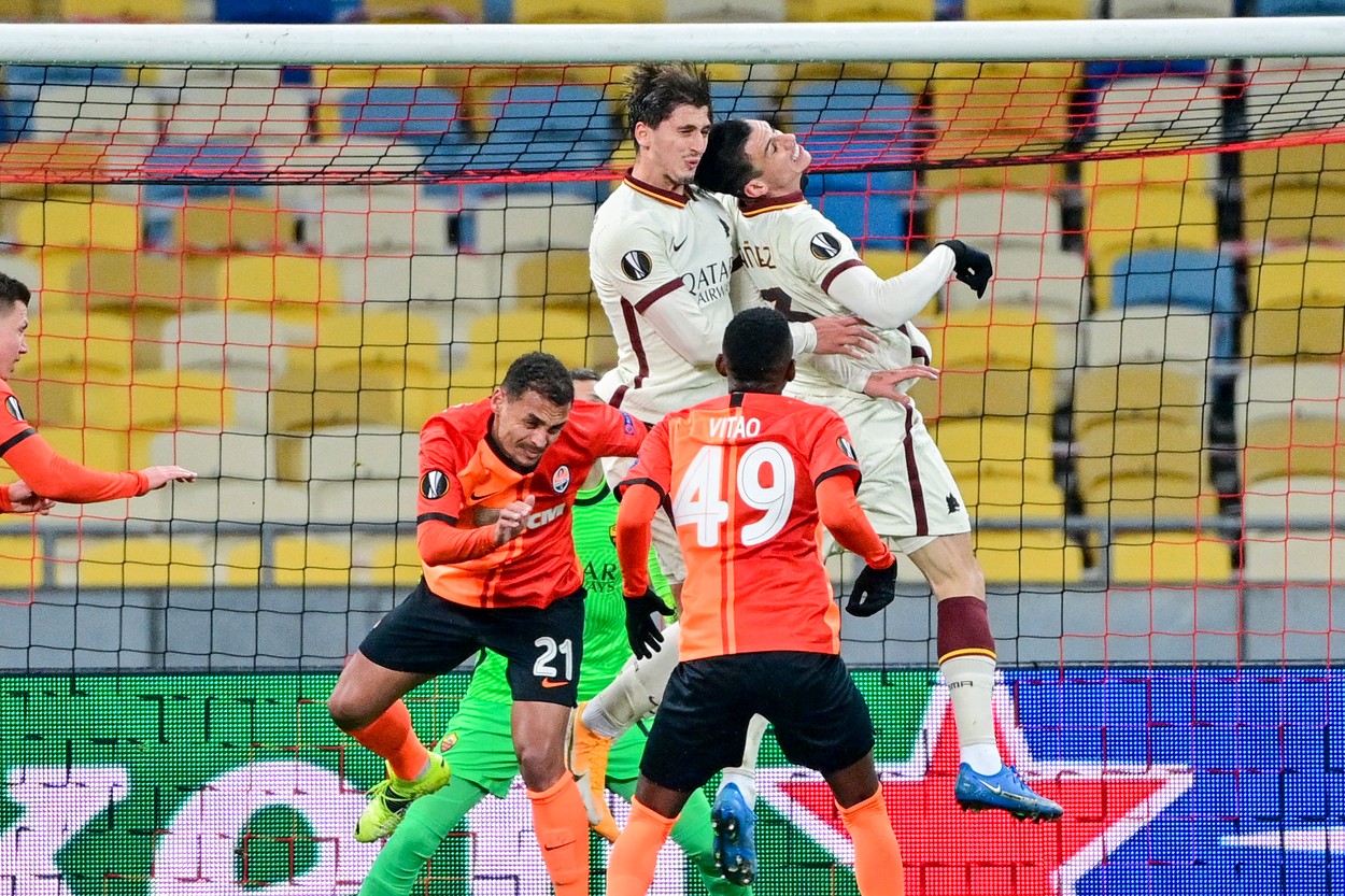 Ciocnire violentă cu repercusiuni grave în meciul Șahtior Donețk - AS Roma: "Nu și-a amintit nimic din prima repriză"
