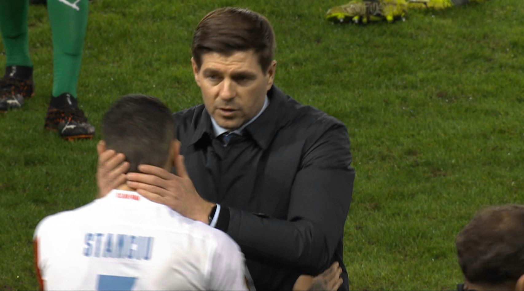 Reacția lui Steven Gerrard când a dat ochii cu Stanciu. Românul a înscris un supergol pentru Slavia Praga cu Rangers