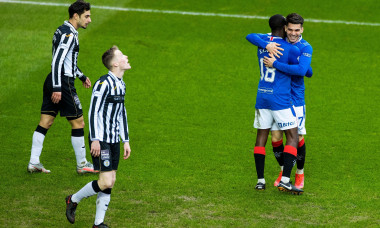 Ianis Hagi și Glen Kamara, în meciul Rangers - St. Mirren / Foto: Profimedia