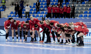 Componentele naționalei de handbal feminin, înaintea meciului cu Norvegia de la turneul preolimpic / Foto: Sport Pictures