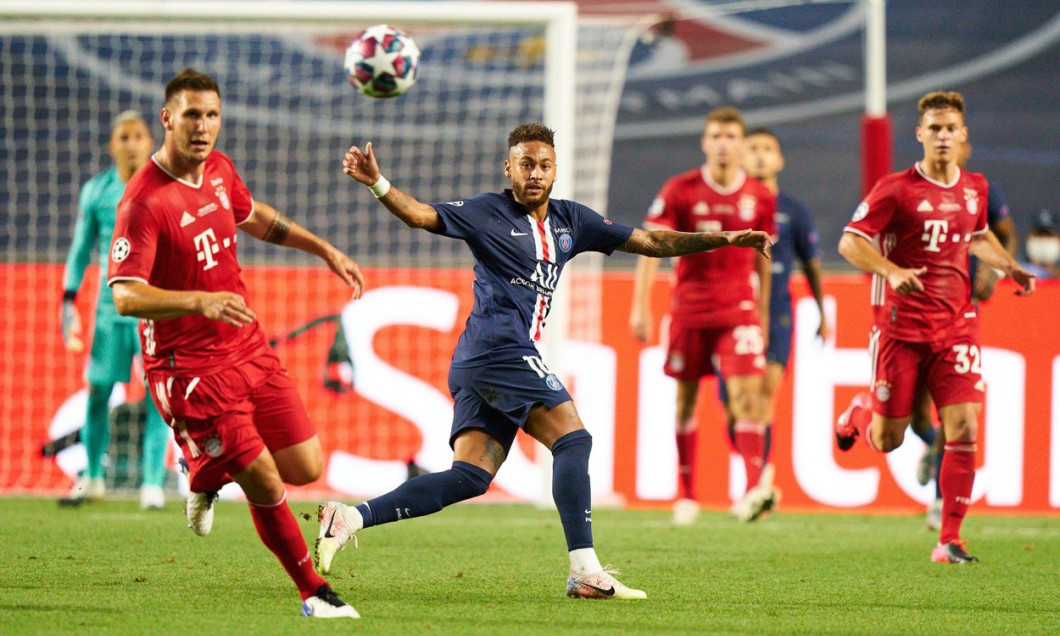 Lisbon, Lissabon, Portugal, 23rd August 2020. NEYMAR, PSG 10 compete for the ball, tackling, duel, header, zweikampf, action, fight against Niklas SUELE, FCB 4 in the final match UEFA Champions League, final tournamentFC BAYERN MUENCHEN - PARIS ST. Cr