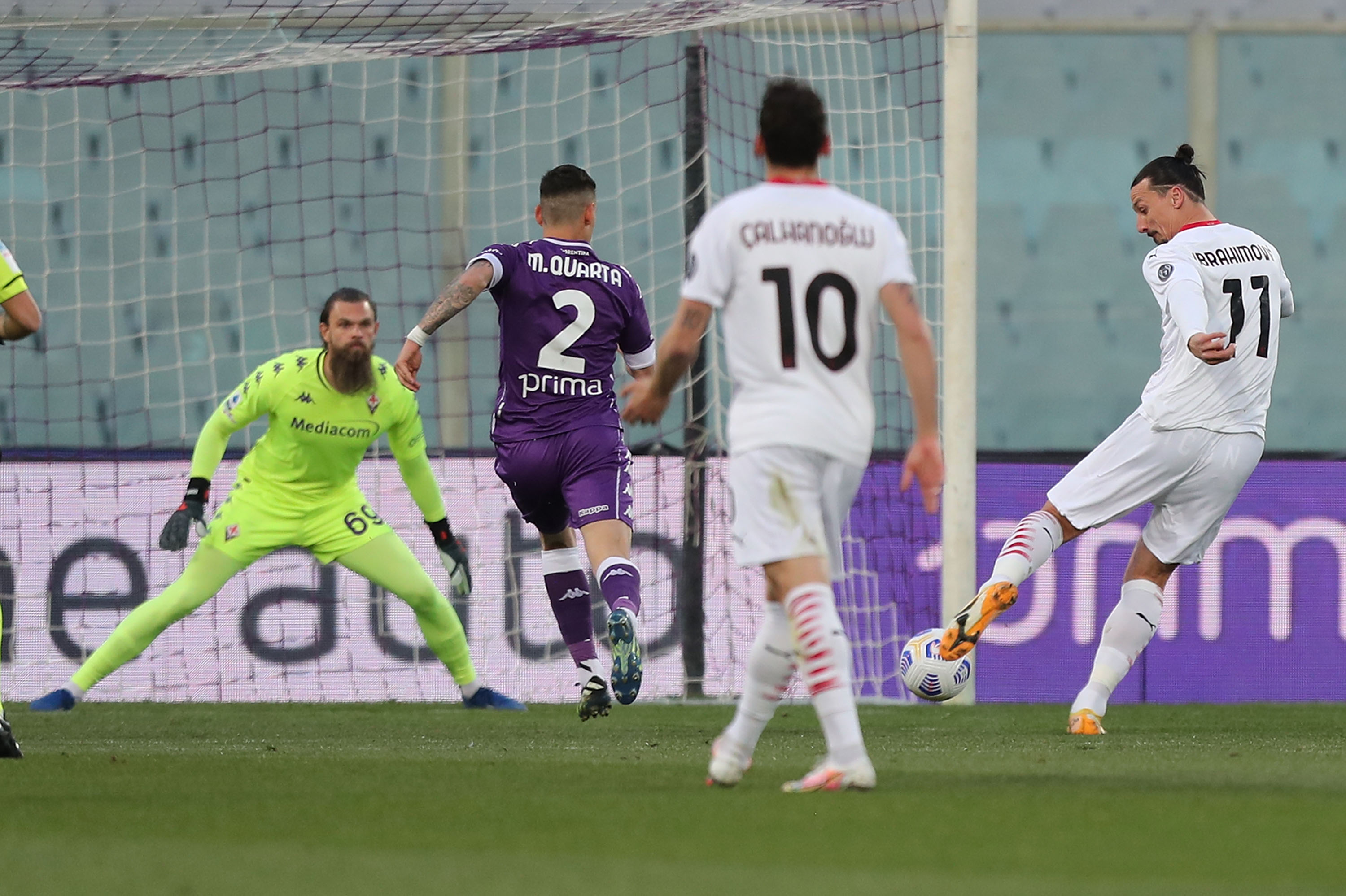 Fiorentina - Milan 2-3. Ibrahimovic a lovit din nou într-un supermeci cu două bare