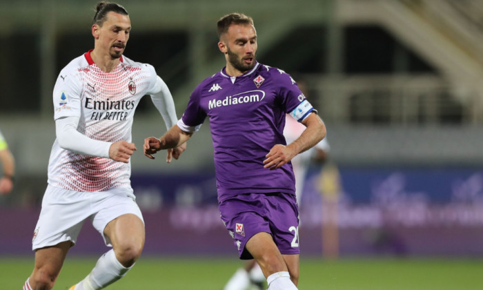 Zlatan Ibrahimovic și German Pezzella în meciul Fiorentina - AC Milan / Foto: Getty Images