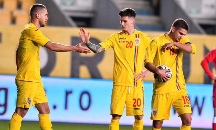 George Pușcaș, Dennis Man și Răzvan Marin, în meciul România - Belarus / Foto: Sport Pictures