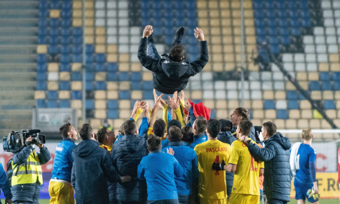 Ploiesti, Romania. 17th Nov, 2020. The romanian staff and the team players throwing Adrian Mutu the head coach of Romania in the air of joy during the European Under-21 Championship 2021 Qualifying Round match between the national teams of Romania and Den