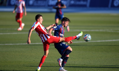 Enis Bardhi și Santiago Arias, într-un meci Levante - Atletico Madrid / Foto: Getty Images