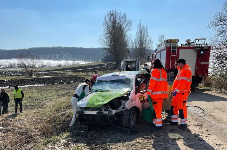 Accident groaznic în Raliul Brașovului. Și-a fracturat ambele picioare, iar echipajul SMURD a ajuns în 90 de secunde