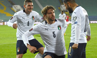 Manuel Locatelli (numărul 5), Lorenzo Insigne și Marco Verratti, în meciul Bulgaria - Italia / Foto: Getty Images