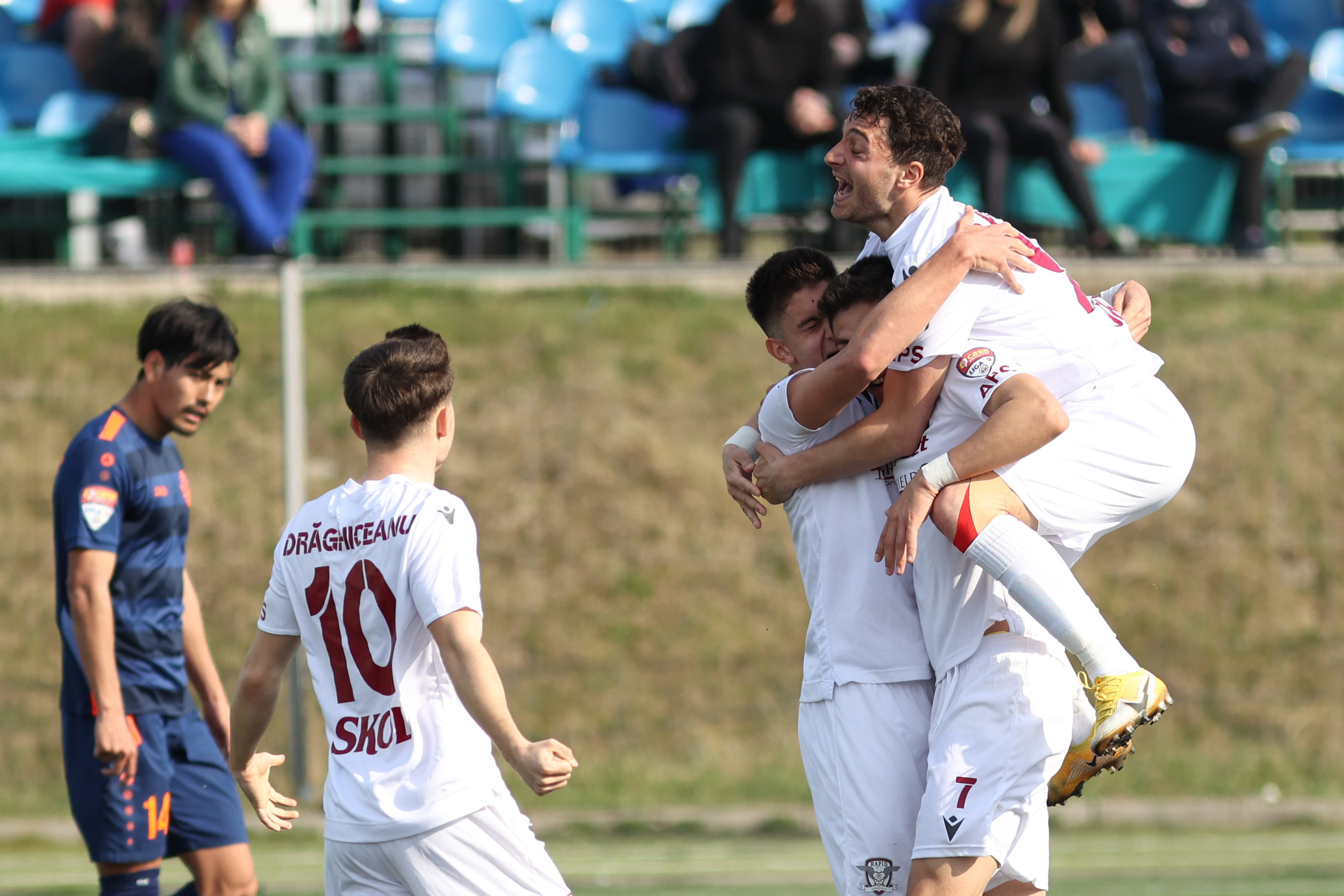 Rapid îşi cheamă suporterii alături de echipă, după calificarea în play-off-ul de promovare