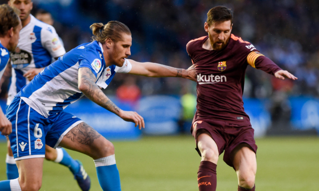 Raul Albentosa (stânga), în duel cu Lionel Messi, la meciul Barcelona - Eibar din 2014 / Foto: Profimedia