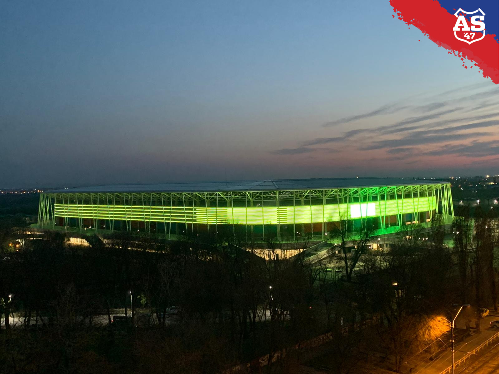 Stadionul Steaua te duce cu gândul la Allianz Arena! Au fost montate panouri led pe exterior