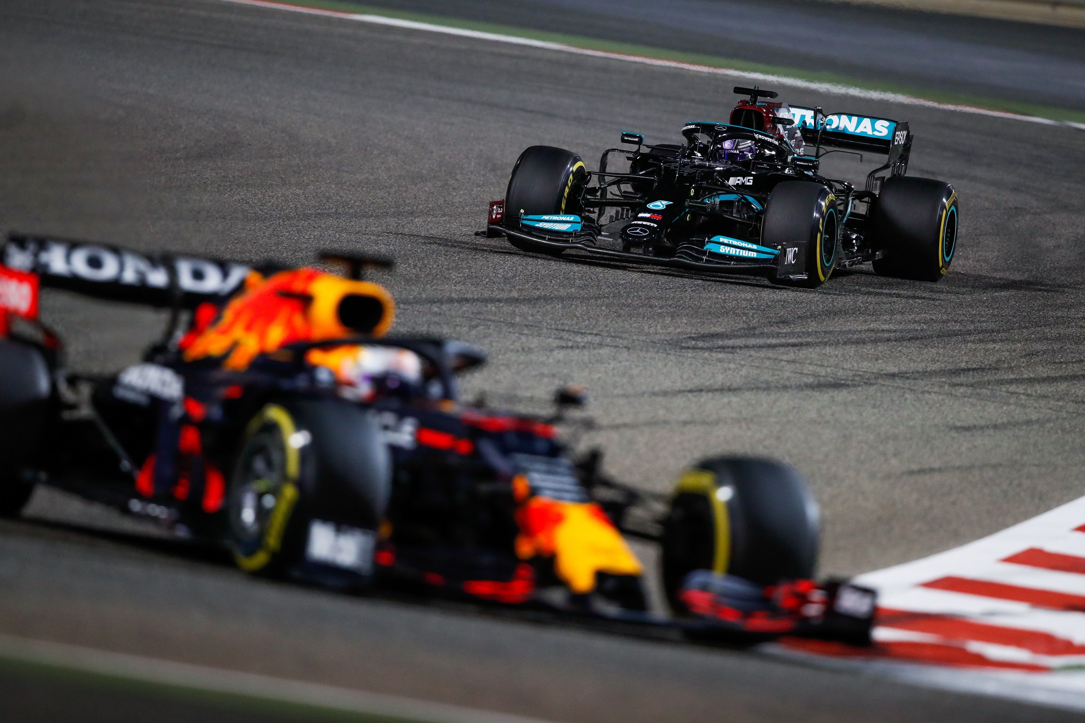 Verstappen, cel mai rapid în prima sesiune de antrenamente libere la Marele Premiu al Ungariei