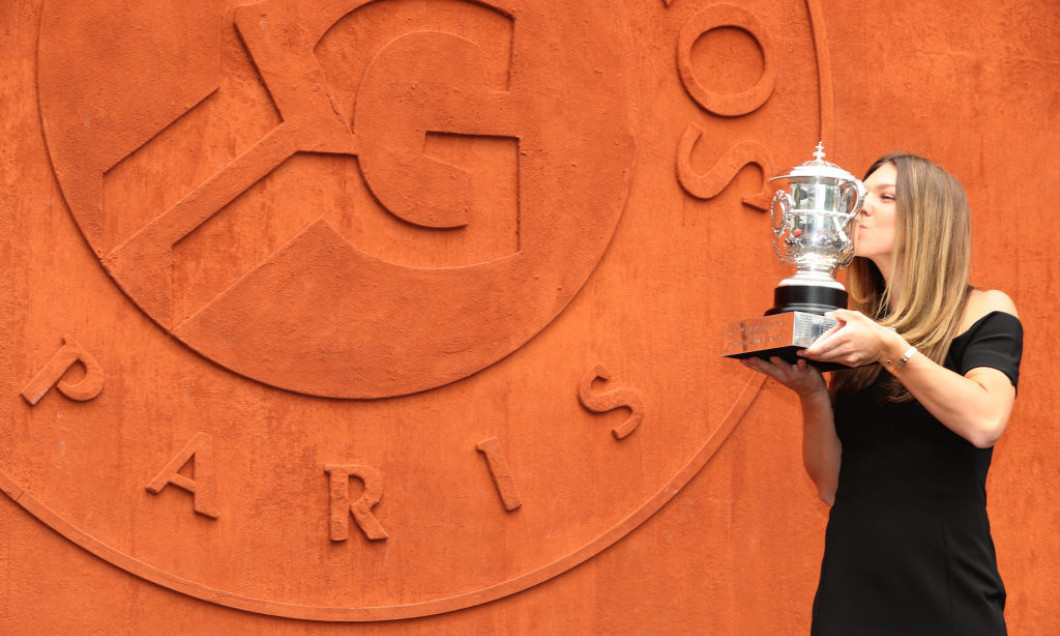2Simona Halep a cucerit trofeul de la Roland Garros în 2018 / Foto : Getty Images