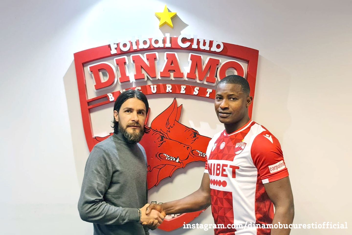 E oficial! Superatacantul cu 104 goluri în Belgia a semnat cu Dinamo. Joseph Eneojo Akpala a fost prezentat