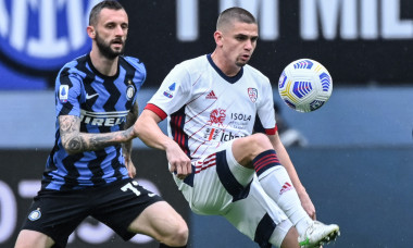 Marcelo Brozovic și Răzvan Marin, în meciul Inter - Cagliari 1-0 / Foto: Profimedia