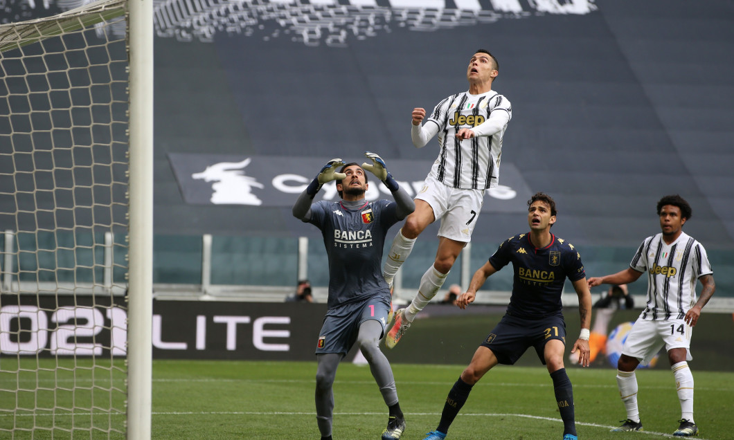 Cristiano Ronaldo și Mattia Perin, în meciul Juventus - Genoa / Foto: Profimedia