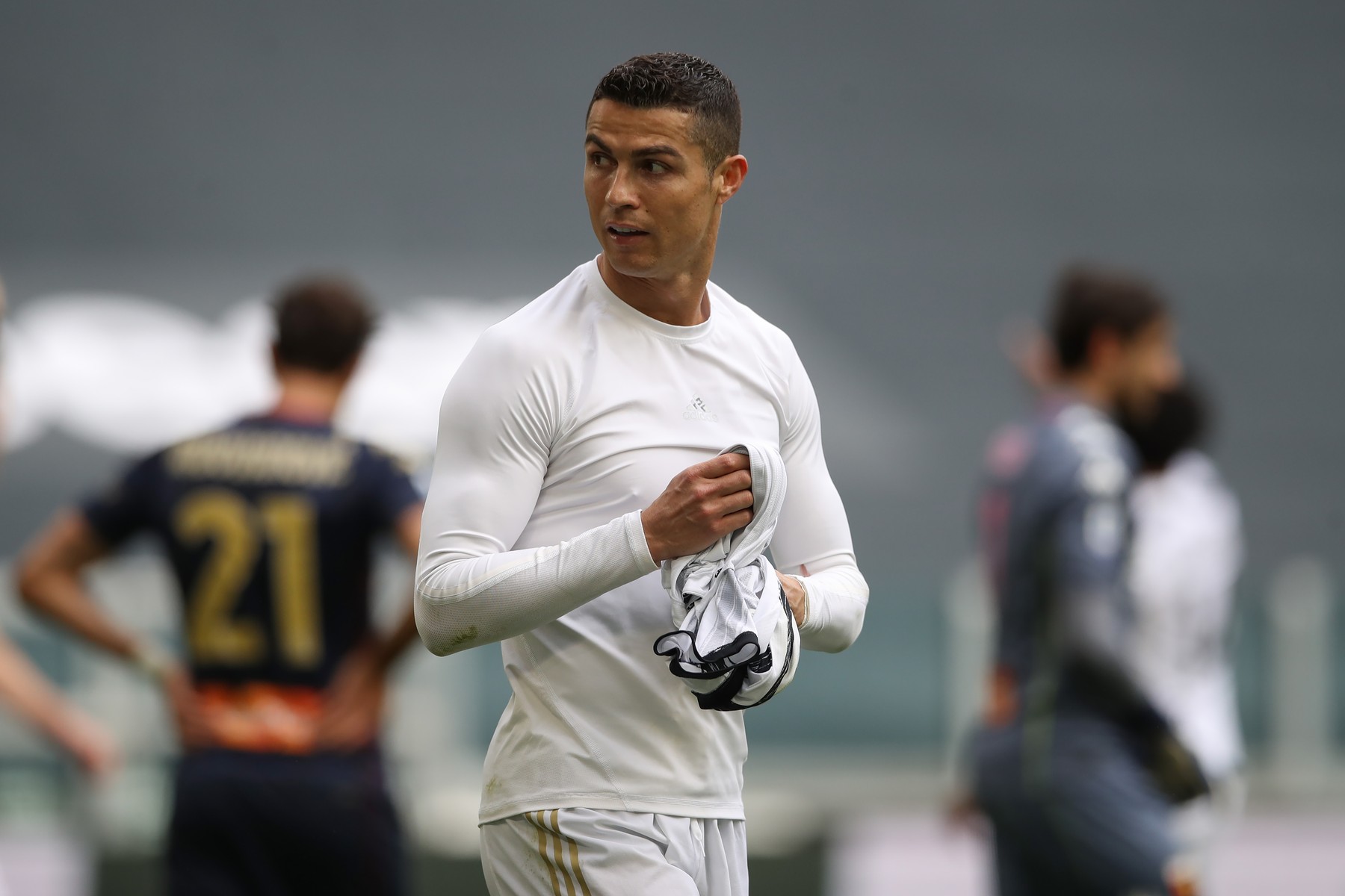 Adevăr sau cacealma? Motivul real pentru care Ronaldo a aruncat tricoul lui Juve, gest care a stârnit furia suporterilor