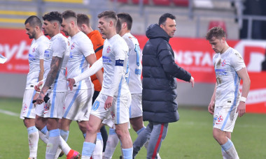 Toni Petrea și fotbaliștii de la FCSB, după meciul cu UTA Arad / Foto: Sport Pictures