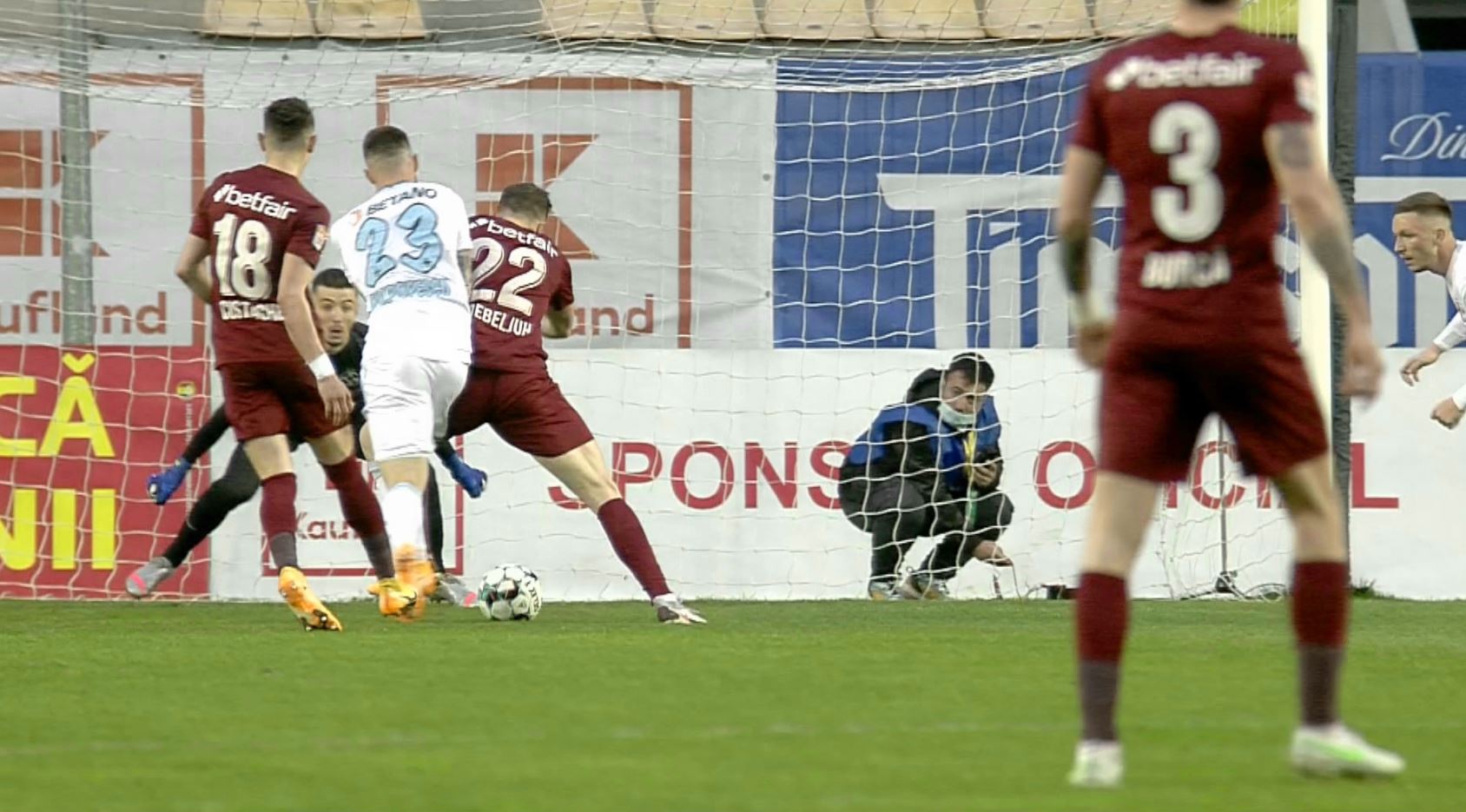 CFR Cluj a cerut penalty în meciul din Supercupă cu FCSB! Faza la care arbitrul a acordat cartonașul galben pentru simulare