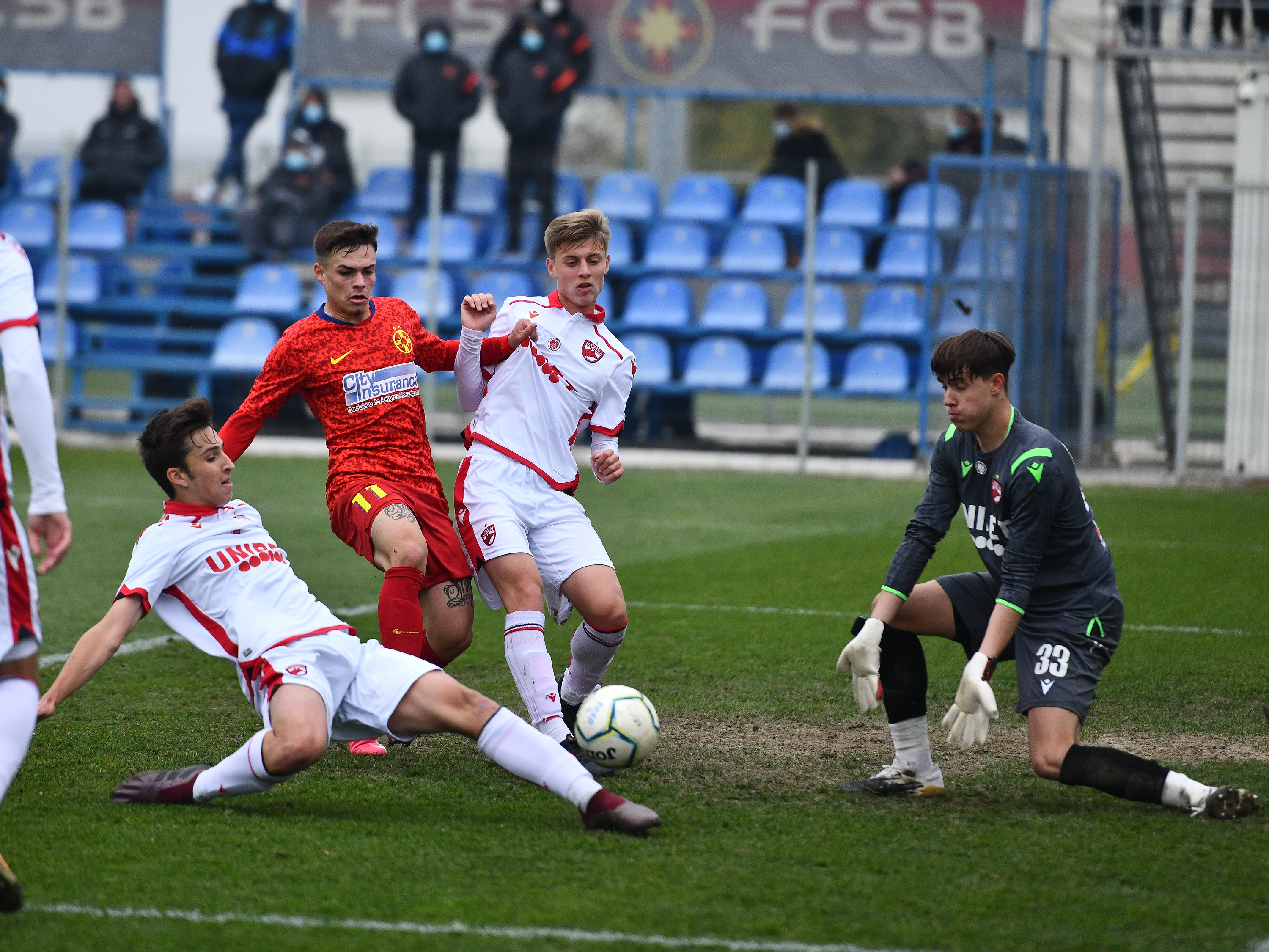 Dinamo l-a pierdut pe tânărul portar Mitrovic, iar FCSB s-a interesat imediat de el. Cum încearcă DDB să-l readucă