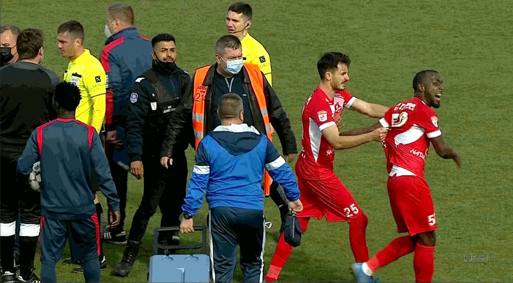 Zicea: Tarzan, regele junglei / Fă ca un maimuțoi!. Cazul de rasism din Liga 1 ia amploare. Romario Pires face dezvăluiri