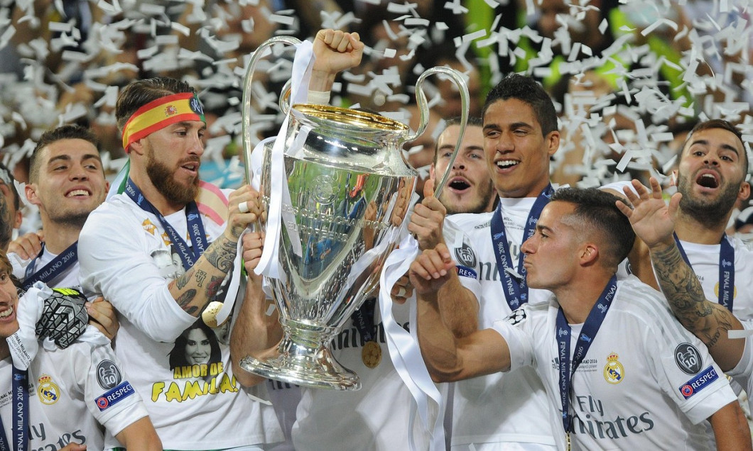 Milan, Italien. 24th Mar, 2021. FC Bayern interested in real star Vazquez. Archive photo: left: Sergio Ramos (Real Madrid), right: Lucas VAZQUEZ (Real Madrid) with the cup, cup, trophy, team photo, team, team, team photo, jubilation, joy, enthusiasm, awar